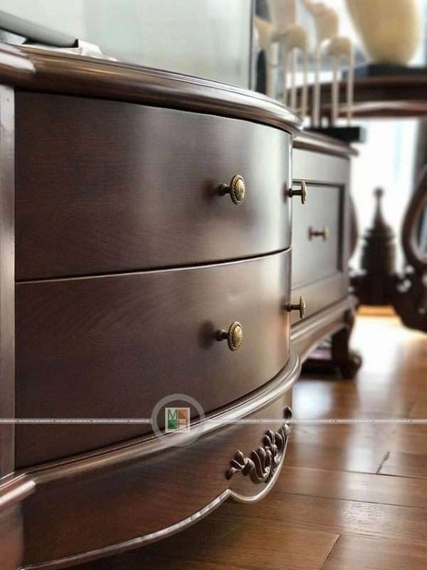 Ecopark đã hoàn thành với một mẫu kệ tivi gỗ óc chó tân cổ điển sang trọng.
Mẫu kệ tivi gỗ óc chó tân cổ điển đã được thêm vào công trình nội thất biệt thự đẹp tại Hưng Yên Ecopark, tạo nên một không gian sang trọng cho phòng khách.